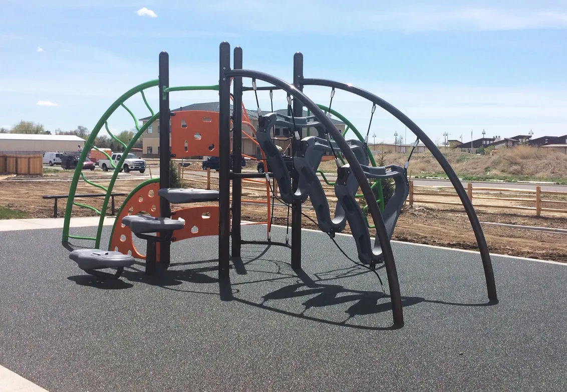 Arch playground equipment for climbing at Sol Naciente